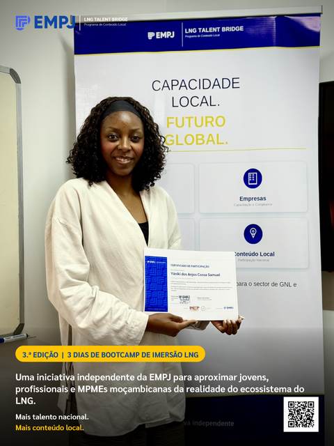Participante com o certificado de participação